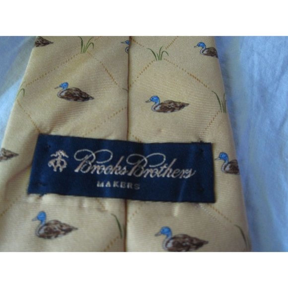 Elegant Pure Silk Printed in Italy Brooks Brothers Makers Neck Tie Ducks Yellow! - Picture 6 of 6